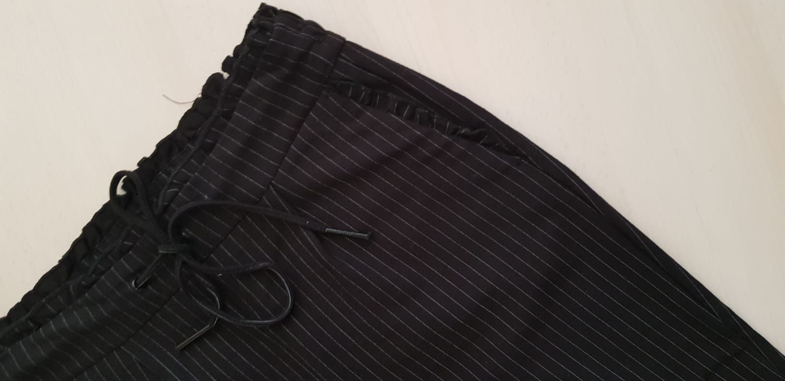 Only Pantaloni: Only Poptrash Classic Pinstripe Hose M – Usato da Walterswil SO venduto da Mama_noel 2