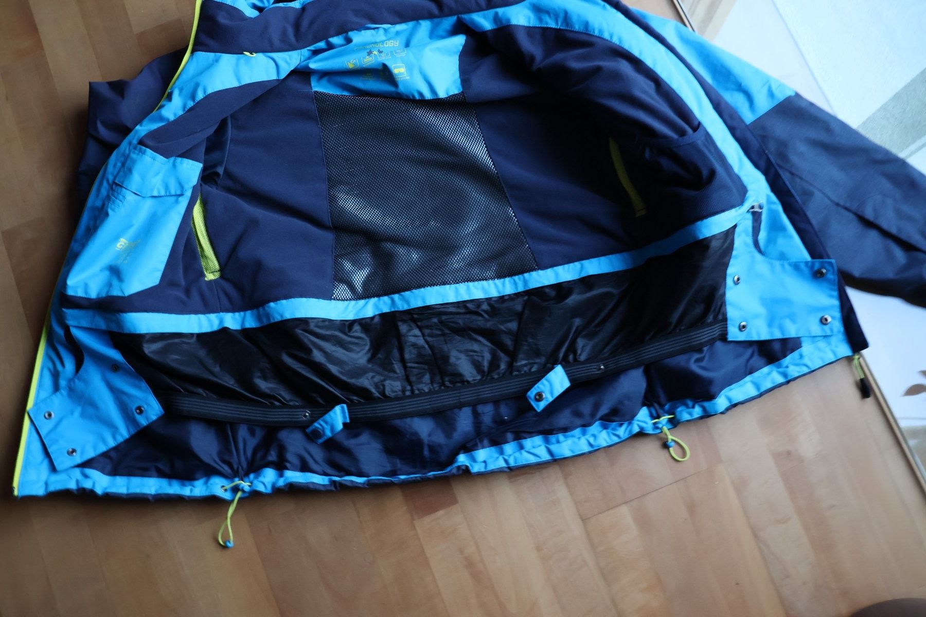 Giacche: Winterjacke Technology Gr. 48 (Ein klein loch) – Usato da Effretikon venduto da Freedom2025 5