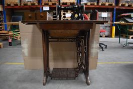 Antike Singer Nähmaschine mit Schubladen