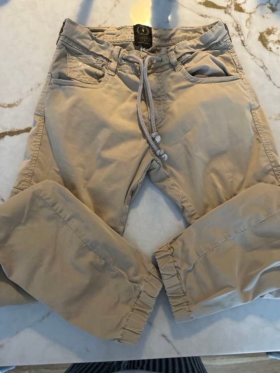 Le Temps Des Cerises Hosen: Pantalon cargo le temps des cerises – Gebraucht aus Villars-sur-Glâne von Magdaka