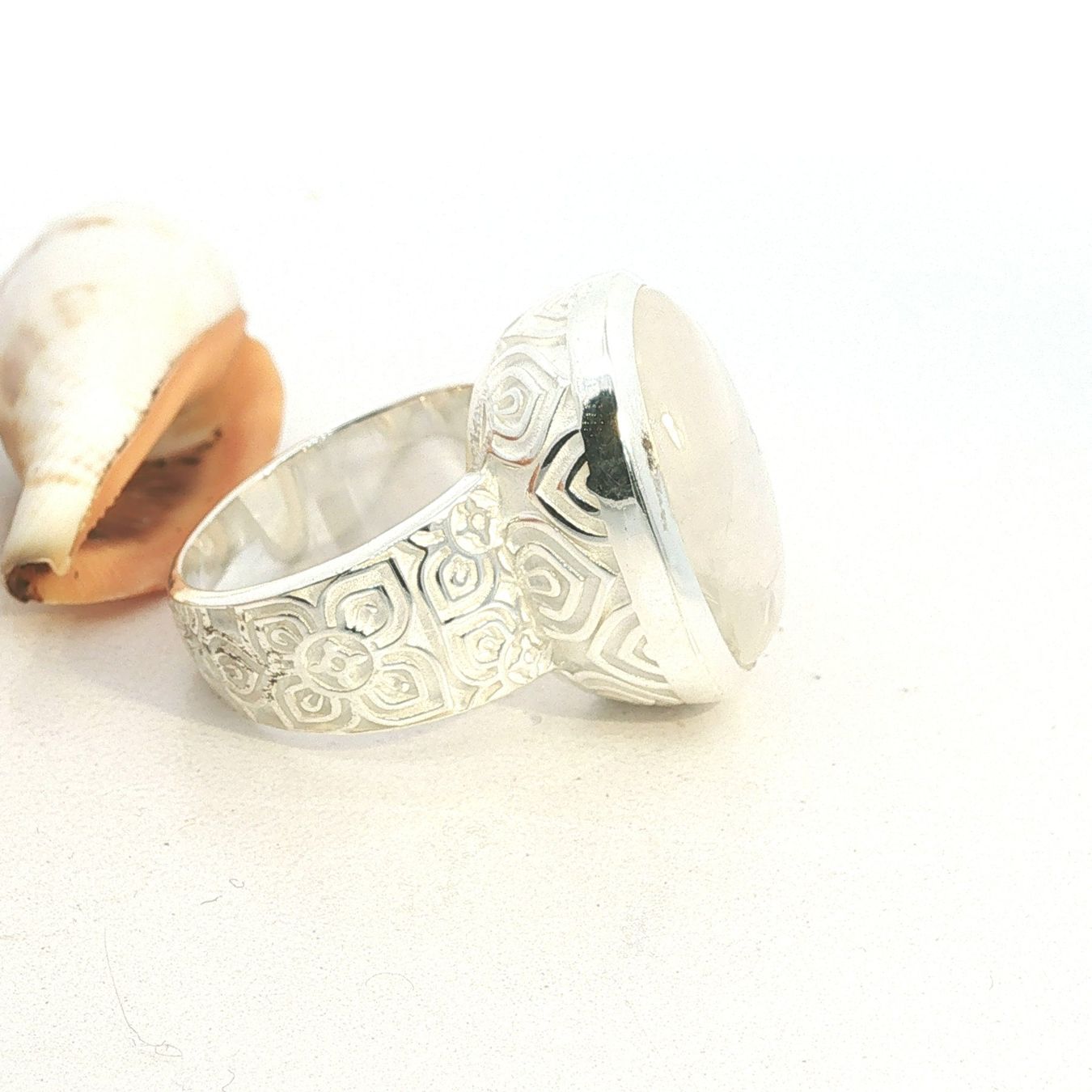 Olga Ribler Anelli: Statement Ornament Ring mit Regenbogen-Mondstein Gr 59 – Nuovo (secondo la descrizione) da Luzern venduto da Schmuckoutlet 7