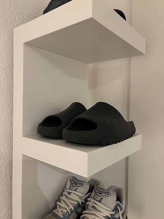 Adidas Scarpe da uomo: Yeezy Slides – Usato da Hirzel venduto da leandro_. 1