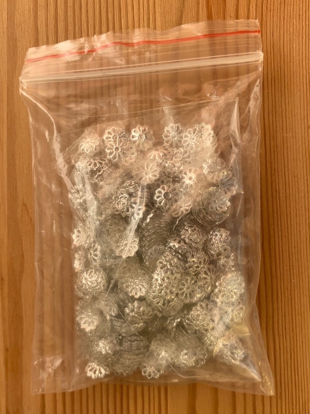 Perlen (unechte): Perlkappen Blumen – Neu und originalverpackt aus Grenchen von SweetiesCH