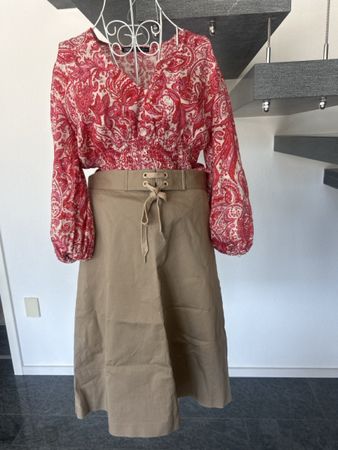JUPE beige RED VALENTINO très chic taille haute 