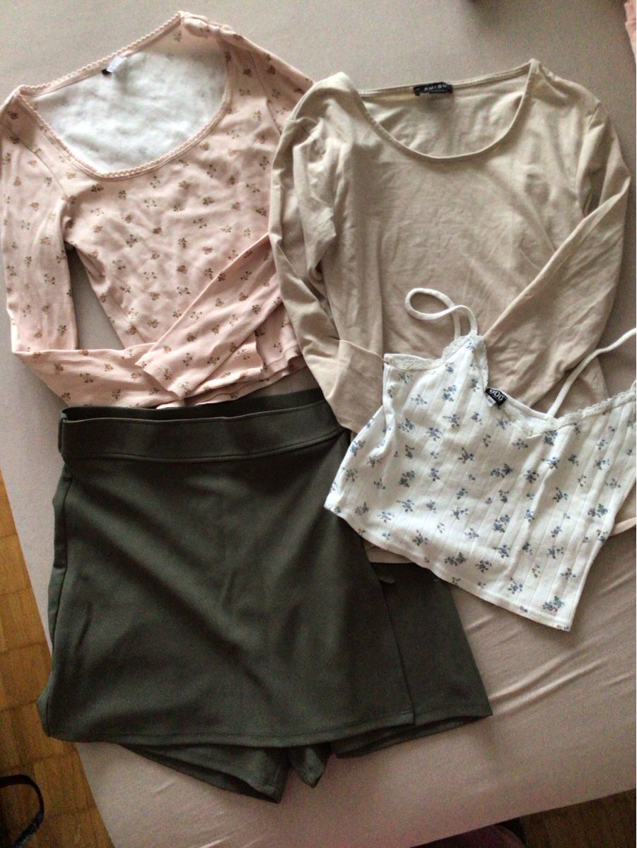 H&M Lotti di vestiti: 3 Oberteile, 1 Shorts-Rock in Gr.M – Usato da Steffisburg venduto da lar_x57s