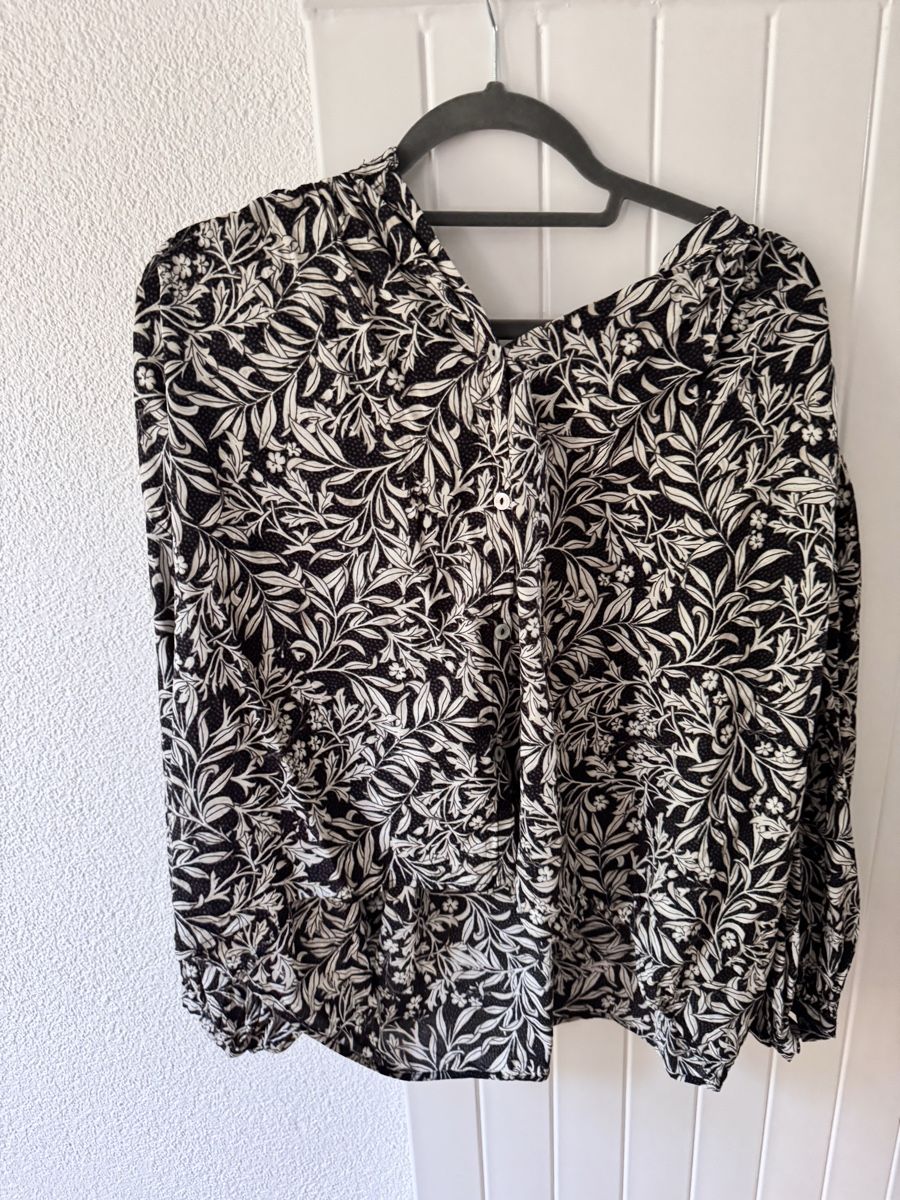 Camicette: Schwarze Bluse mit Blumenmuster, Grösse 38, Herbst Angebot – Usato da Holderbank AG venduto da jaysi
