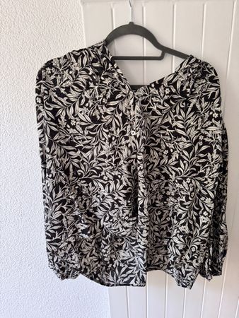 Schwarze Bluse mit Blumenmuster, Grösse 38, Herbst Angebot