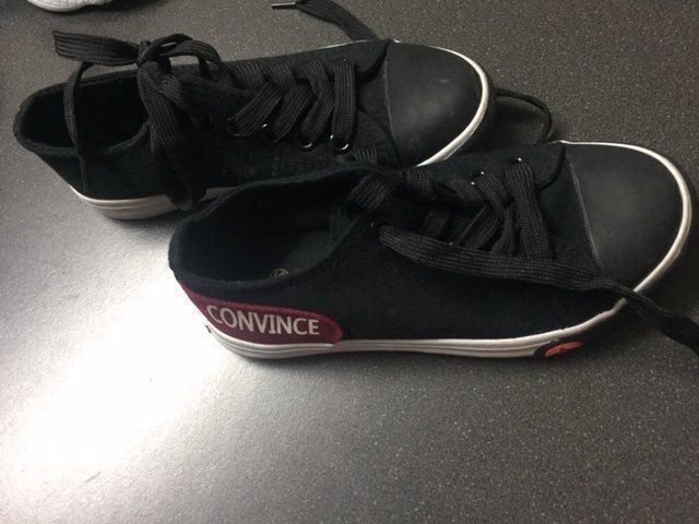 Scarpe per ragazzi: Neuwertige Turnschuhe Grösse 30 – Usato da Emmen venduto da Aribini 4