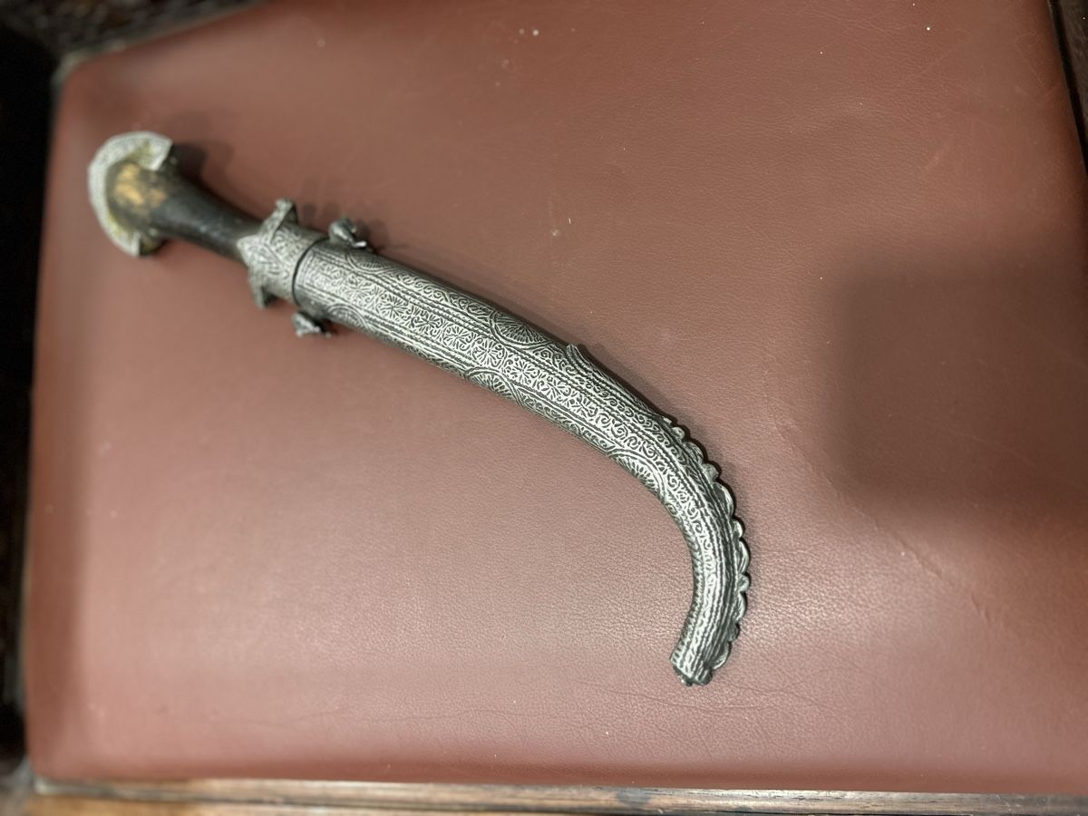 Posate: Dolch verziert mit handgefertigter Metallscheide – Usato da Losone venduto da del_yh97