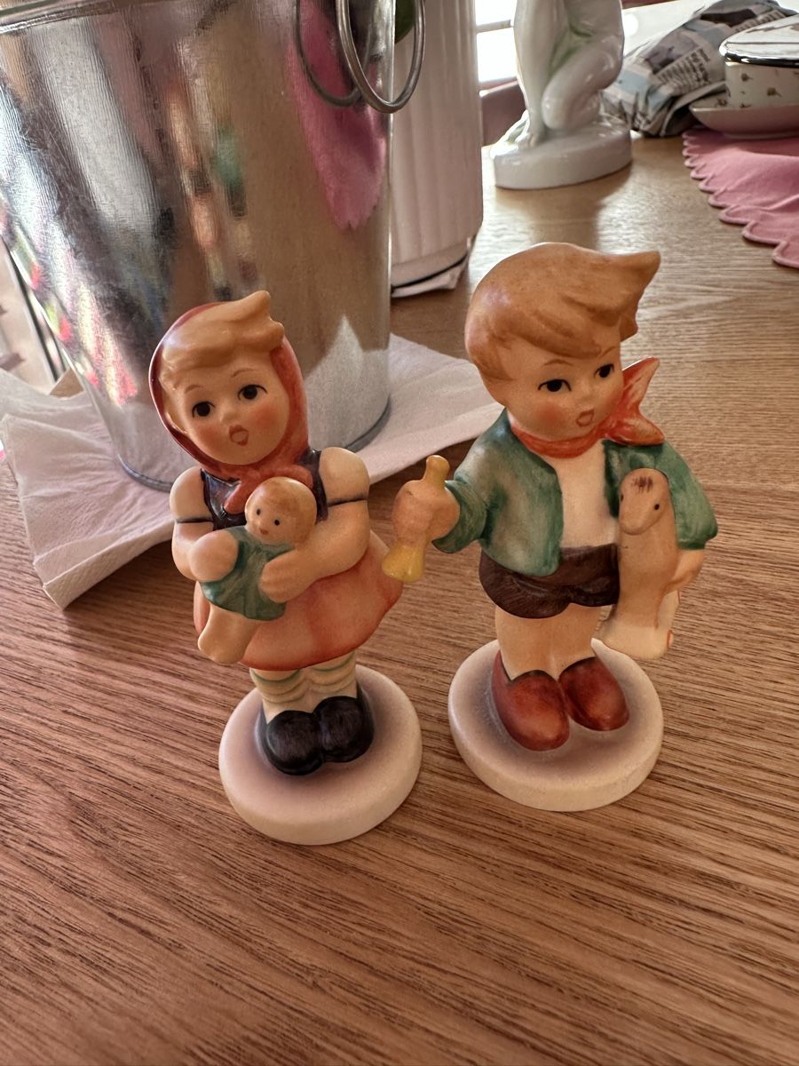 Hummel Statuette: Zwei kleine Hummel Figuren – Usato da Herbriggen venduto da Sehrazade 4