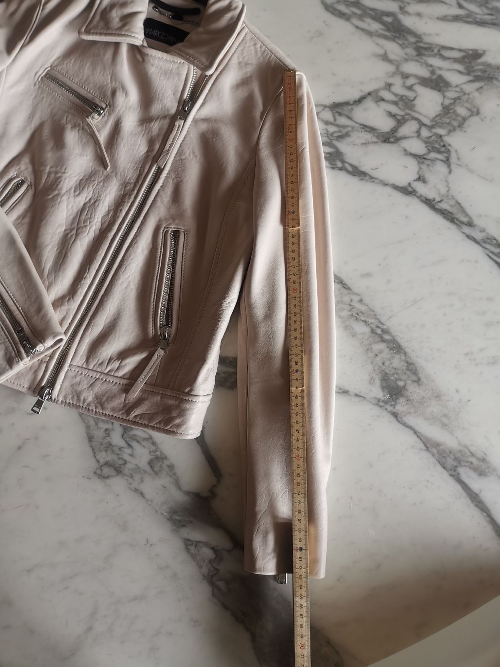 Marc Cain Giacche: Marc Cain Lederjacke, neu – Nuovo (secondo la descrizione) da Uerikon venduto da pink_flamingo 5
