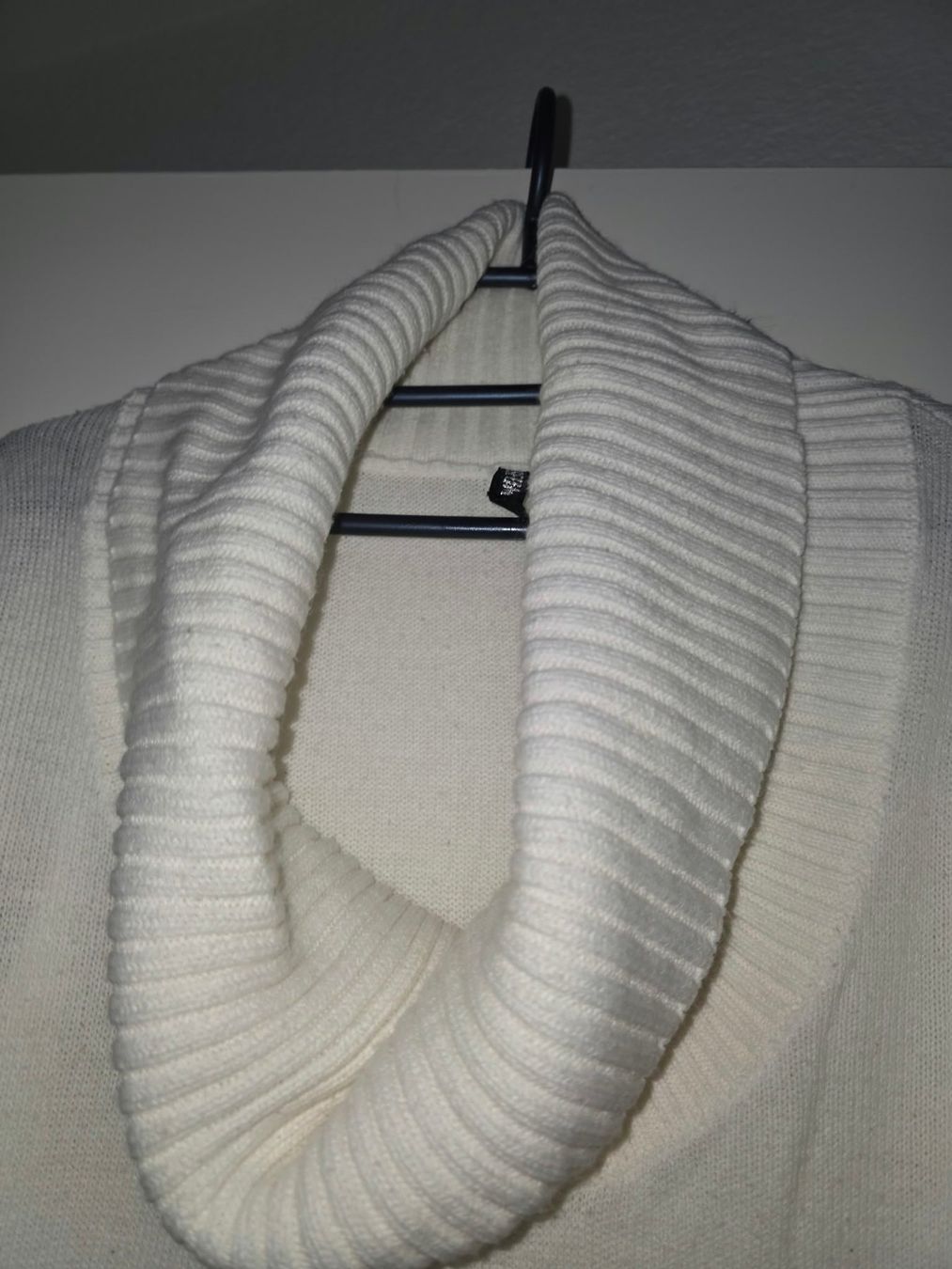 Maglioni & Felpe: Damen Rollkragenpullover weiss mit Bindegurt, Grösse XL – Nuovo (secondo la descrizione) da Kriens venduto da ang_fg7r 1