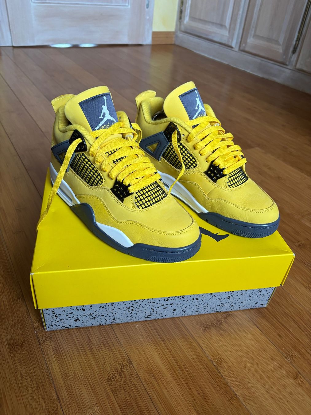 Jordan Scarpe da uomo: Jordan 4 Lightning neuve ! – Nuovo e nell'imballaggio originale da Cottens FR venduto da ginop