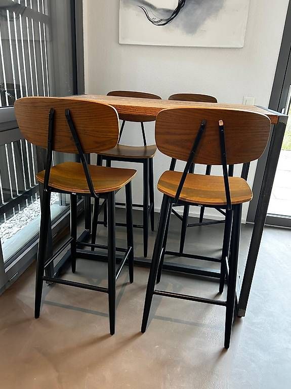 Ensemble table et chaises: Bartisch mit 4 Stühlen  – D'occasion à Unteriberg par Paradies777 1