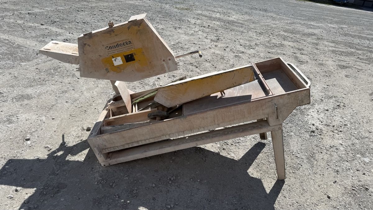 Tutte le macchine: Steintrennmaschine Condecta mit Motor und Antrieb – Difettoso da Fideris venduto da Eschmann_Bau