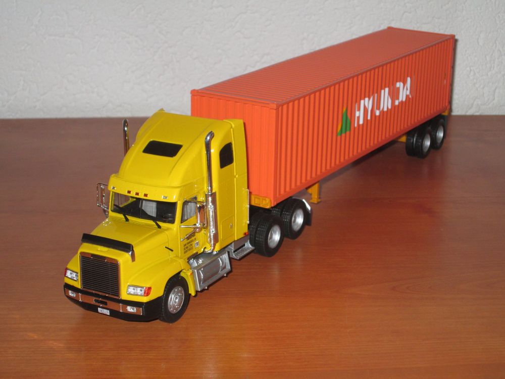 Camion Miniature 1/43 Freightliner FLD 112 (1990) - Modèle Américain Détaillé Par Altaya (neuf)