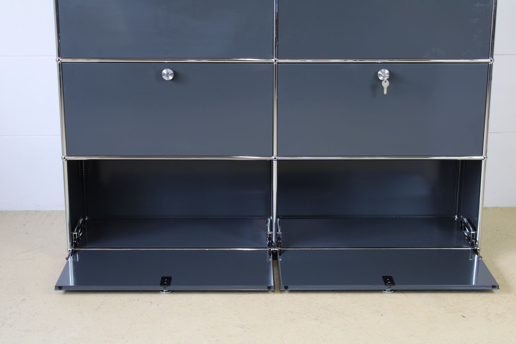 USM Cassettiere: USM Sideboard in anthrazitgrau, Individueller Umbau möglich – Usato da Meinisberg venduto da atelier_TILIJA 7