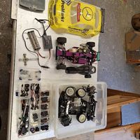 RC Modellauto mit Zubehöhr