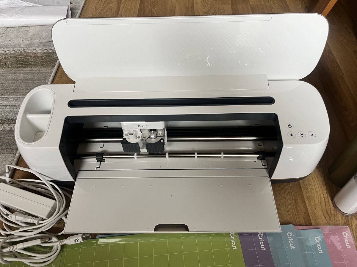 Cricut Drucker: Cricut Maker Schneideplotter + Zubehör Set – Neu (gemäss Beschreibung) aus St. Gallen von Zirta_17 2