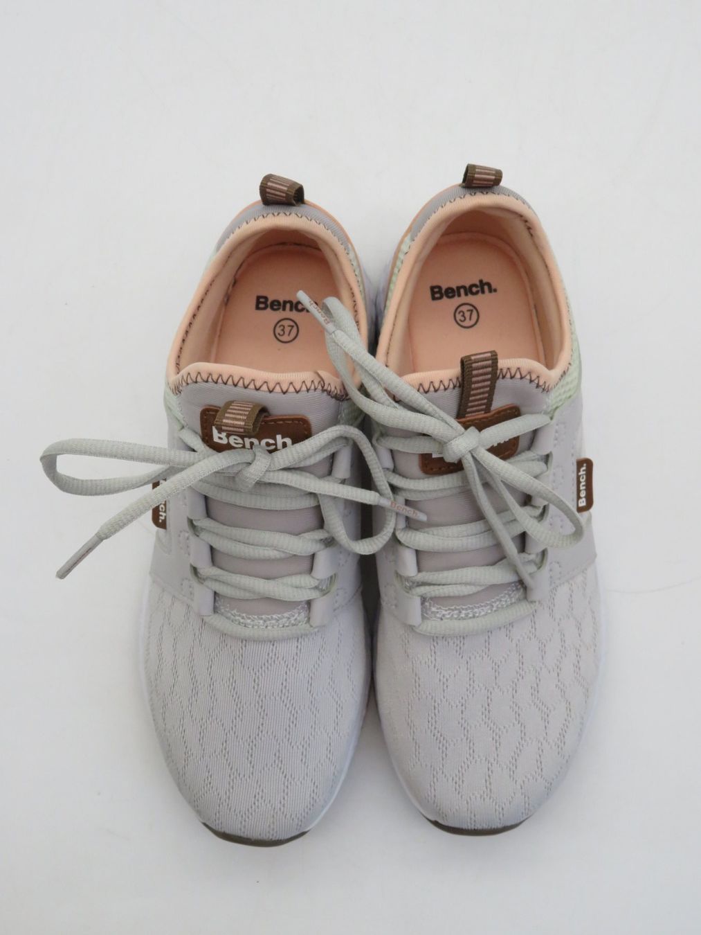 Bench Herrenschuhe: Bench Sneakers in Grau und Rosa – Gebraucht aus Reinach BL von WBZ-Flohmarkt 2