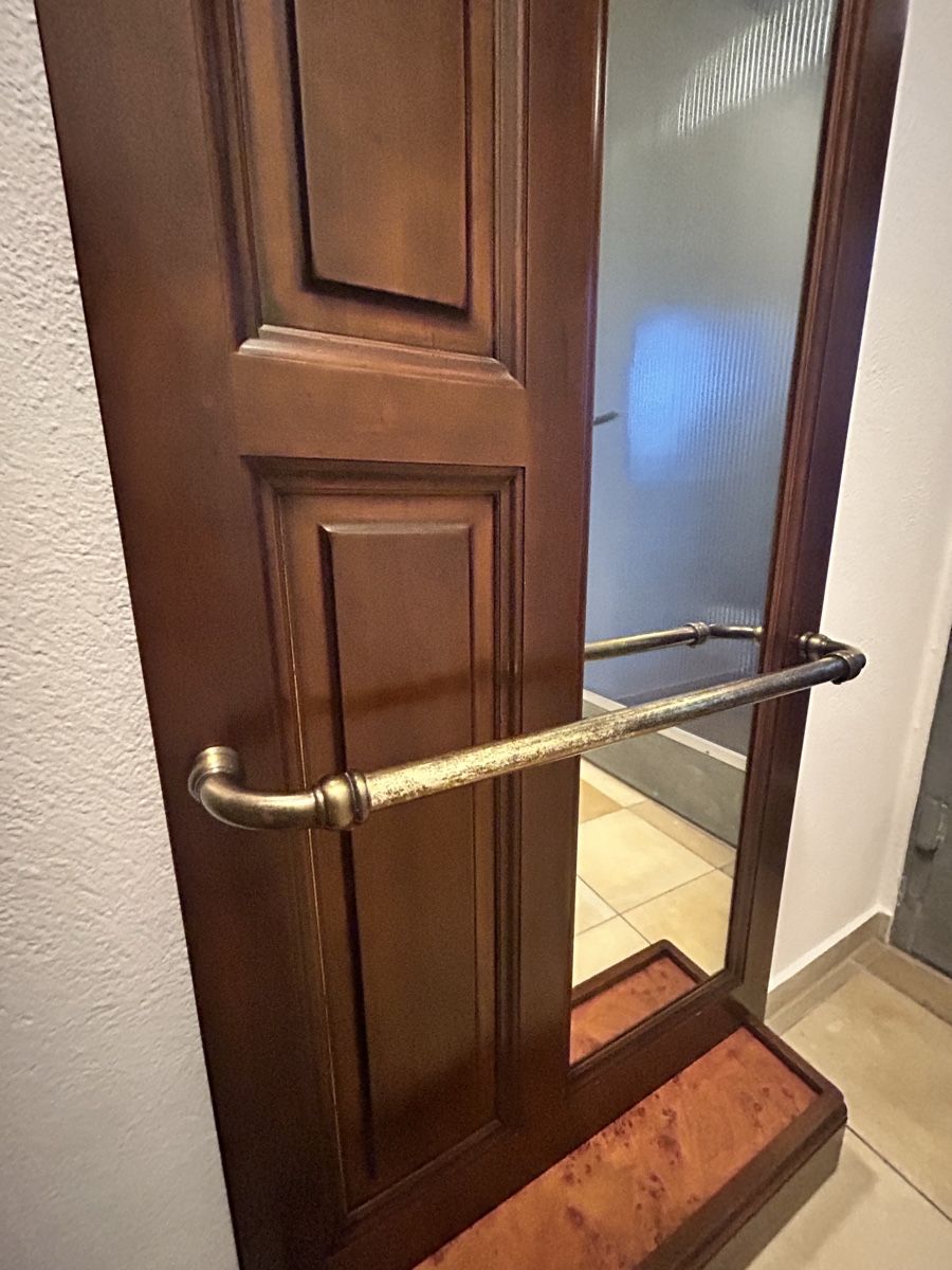 Guardaroba: Elegante antike Garderobe mit Spiegel – Usato da Oftringen venduto da Michaels011 3