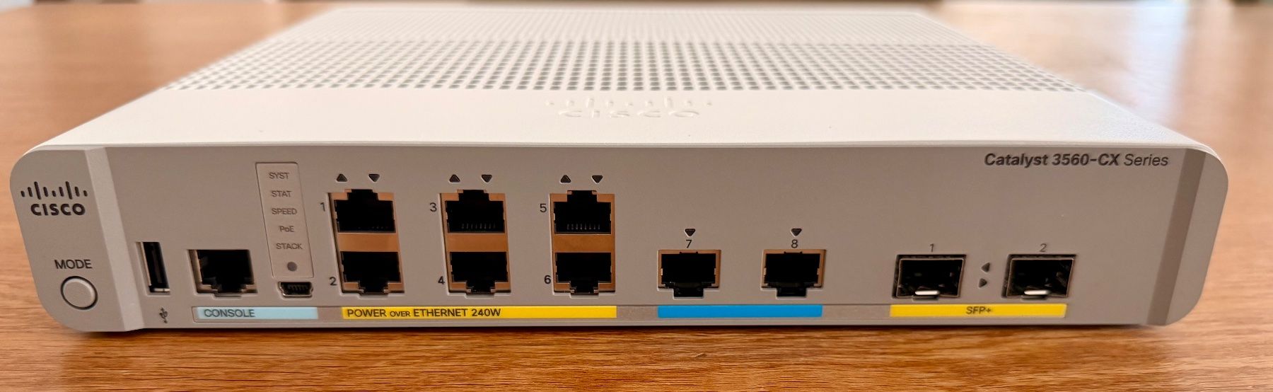 Cisco Hub & Switch: Switch - Cisco WS-C3560CX-8XPD-S inkl. Cisco Rackmountkit – Usato da Sempach venduto da Winus 1