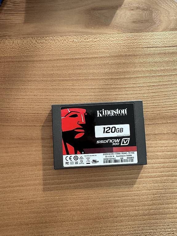 Dischi rigidi: Kingston 120 GB SSD – Usato da Grenchen venduto da Strassenschild_9