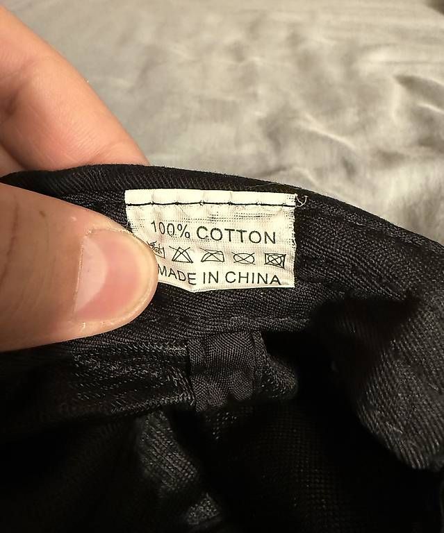 Copricapi, berretti & cappellini: Schwarze Cap mit Lederdetail  – Usato da Wädenswil venduto da dom_pz5d 2