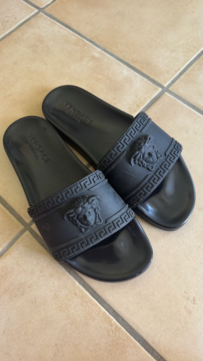 Versace Herrenschuhe: claquette versace noir – Gebraucht aus Lonay von nei_79jc