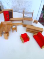 Puppenhausmöbel aus Holz