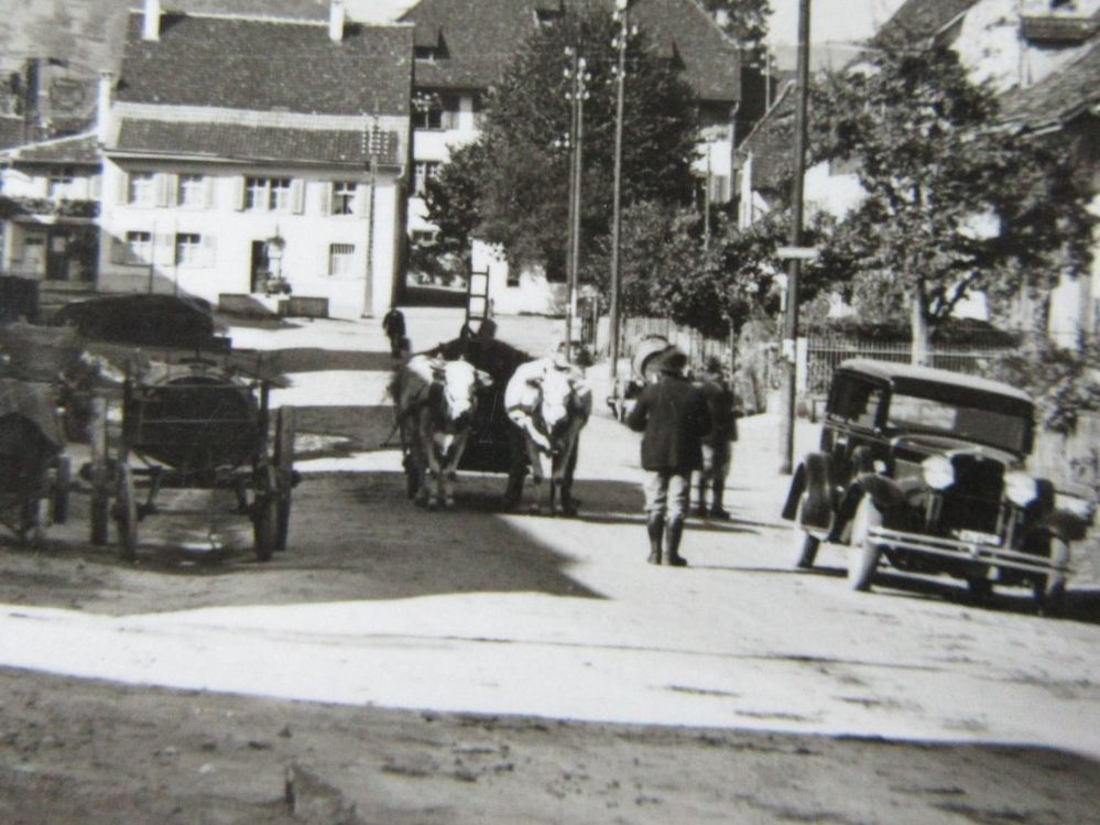 Cartoline postali: PRATTELN BL AK OLDTIMER AUTO BELEBT – Usato da Ettingen venduto da Hausi4711 1