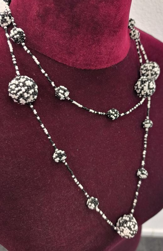 Catenine: Kette Schwarz Weiss – Usato da Rüti ZH venduto da Restwert_Rueti_ZH 2