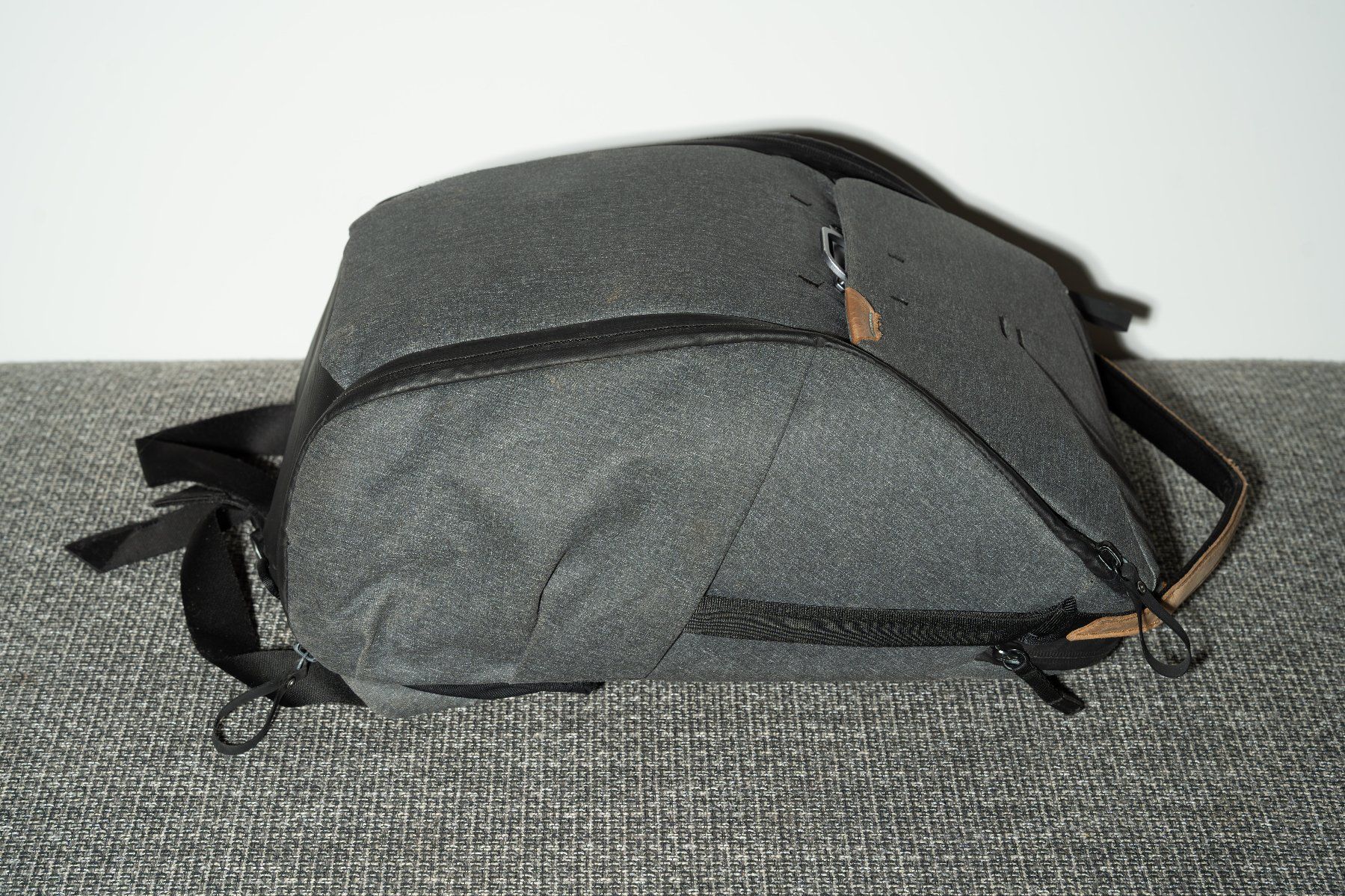 Peak Design Zaini: Peak Design Everyday Backpack 20L grau – Usato da Reinach BL venduto da proph 1