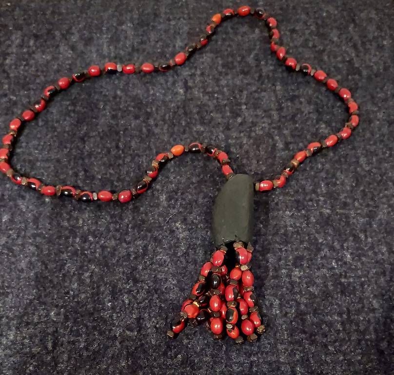 Catenine: Collier aus farbigen Samen – Usato da Hägglingen venduto da bianco04