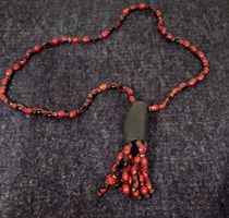 Collier aus farbigen Samen