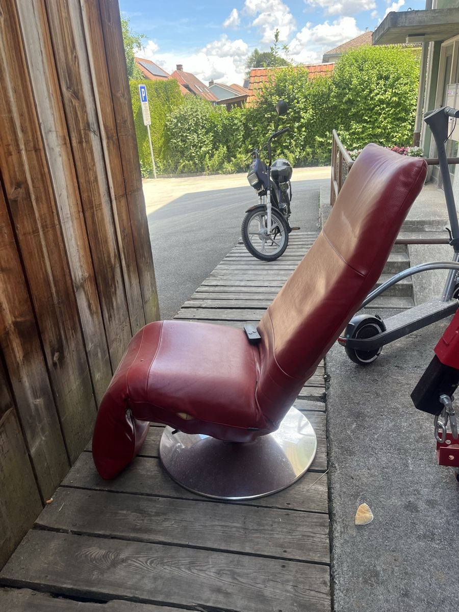 Sessel: Sessel rot Leder drehbar elektrisch – Gebraucht aus Signau von reb_xv5t 1