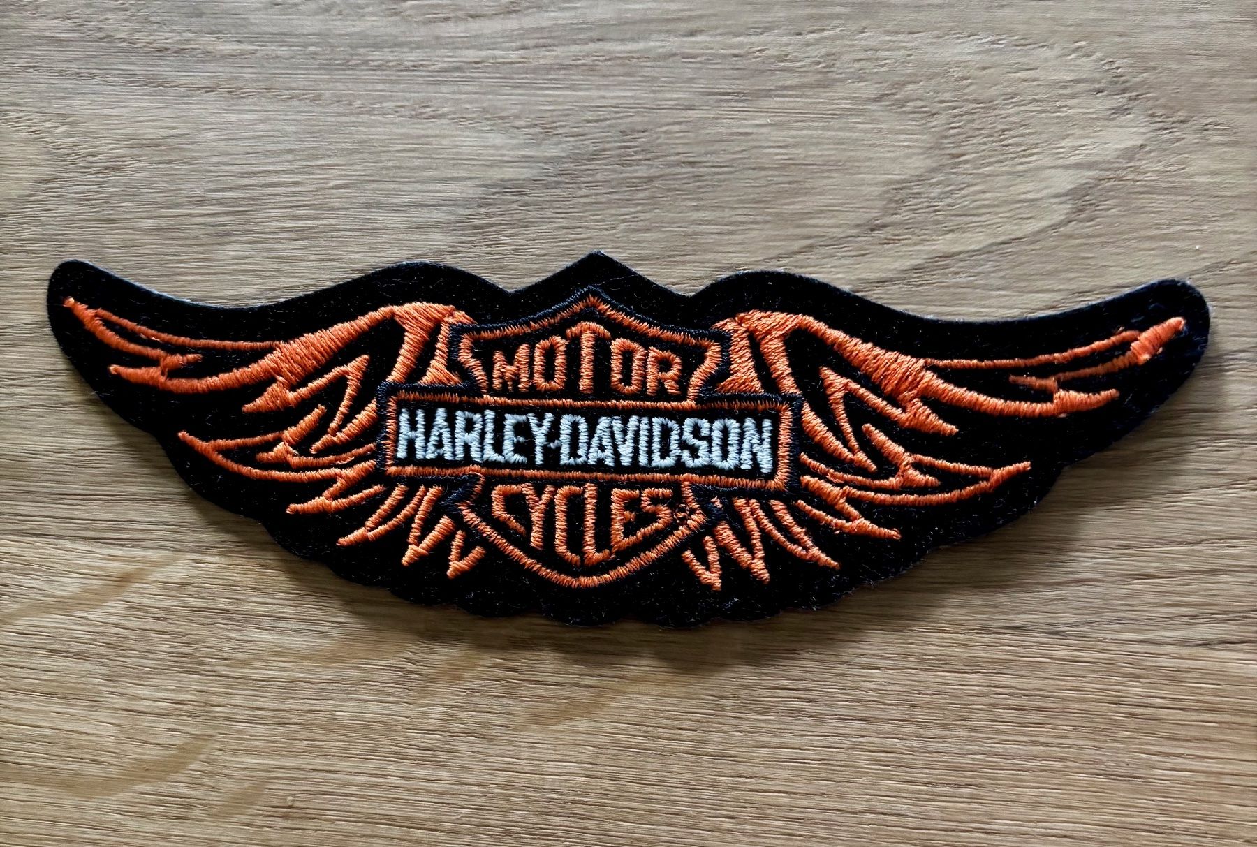 Harley-Davidson Toppe: Écusson Harley-Davidson motor, neuf – Nuovo (secondo la descrizione) da Losone venduto da courrier 3