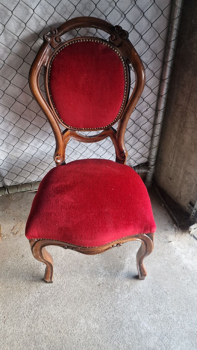 Sedie: Antiker Stuhl mit rotem Samtbezug, Shabby Chic Chic  – Usato da Herisau venduto da Antiques.AR