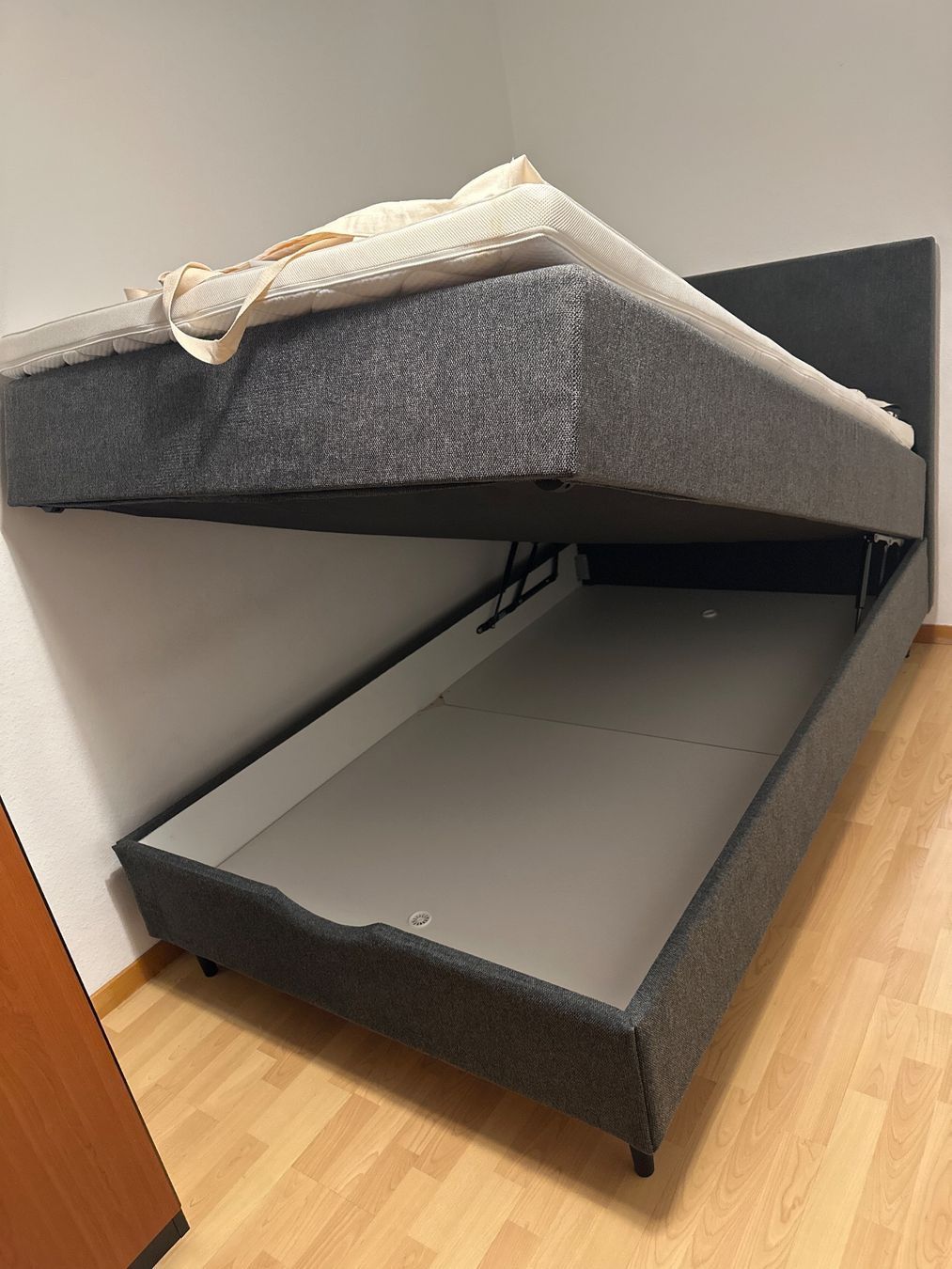 Letti: Boxspringbett dunkelgrau mit Bettkasten – Usato da Thun venduto da rol_c6mv 1