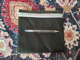 Handgemachte Reissverschluss-Tasche, neu und einzigartig!