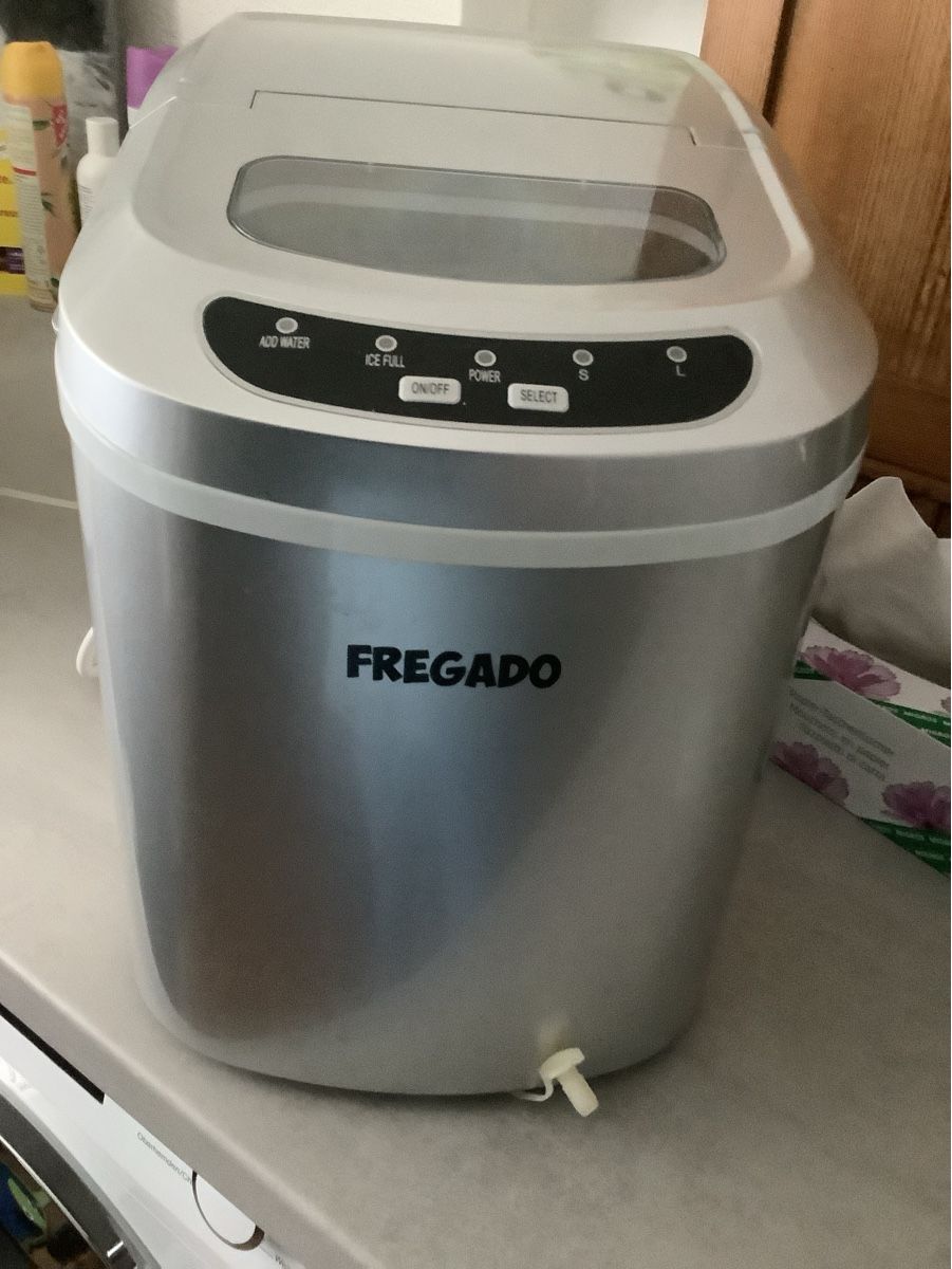 Küchengeräte: Fregado Eiswürfelmaschine silber top Zustand – Gebraucht aus Buch SH von bri_hpp2