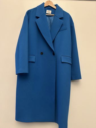 Manteau bleu coupe droite style classique état neuf