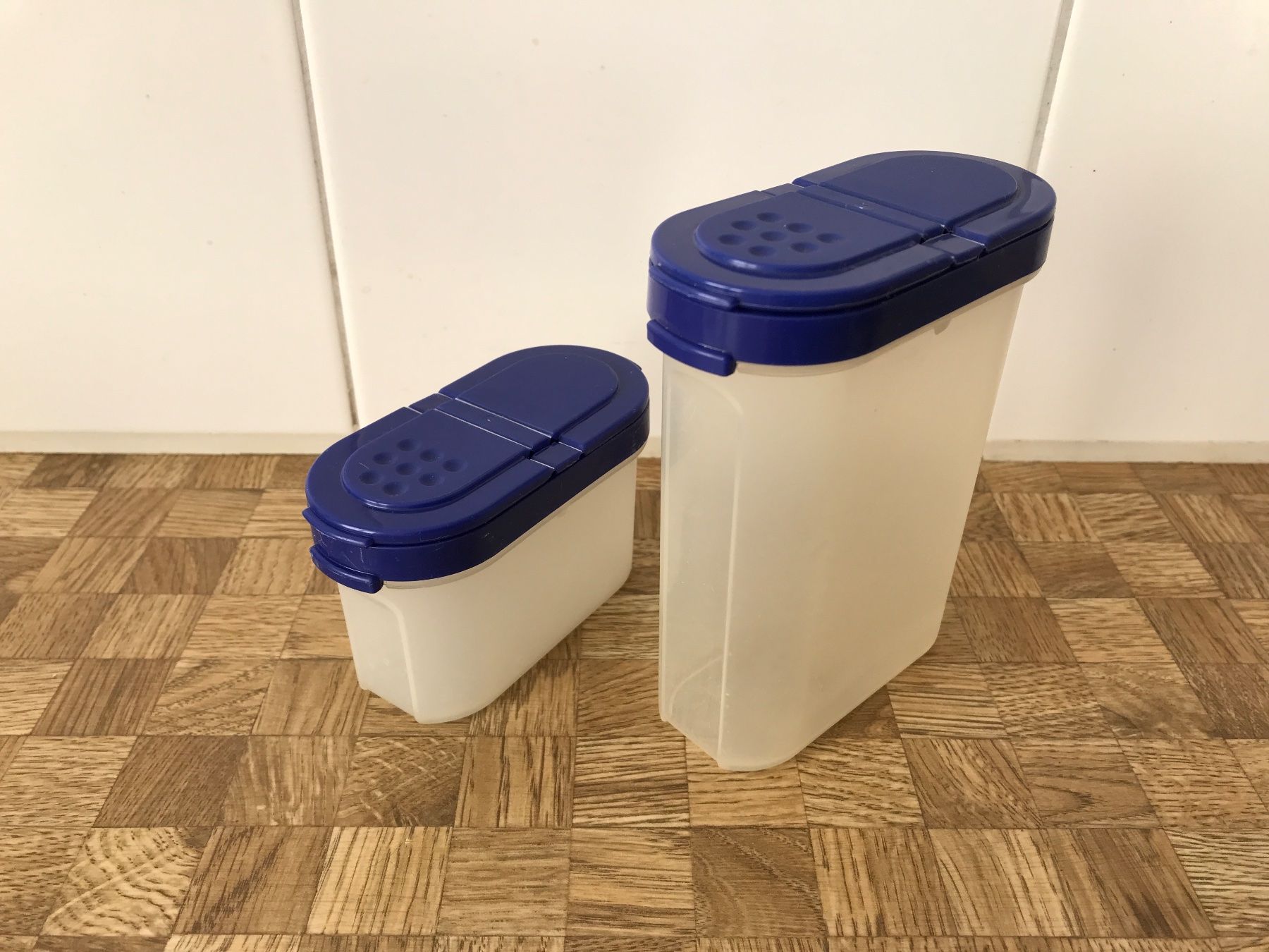 Tupperware Contenitori & Simili: Tupperware 2 Gewürzstreuer – Usato da Birmensdorf ZH venduto da Hilhan