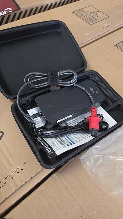 Ladegeräte: Specialized Neu Ladegerät  – Neu und originalverpackt aus Bronschhofen von Timi.g
