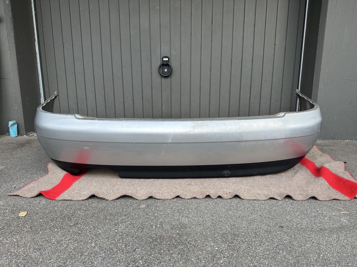 Audi Tutti pezzi di ricambio auto: Heckstossstange A4 B5 Limo Facelift – Usato da Zug venduto da Fredi_he
