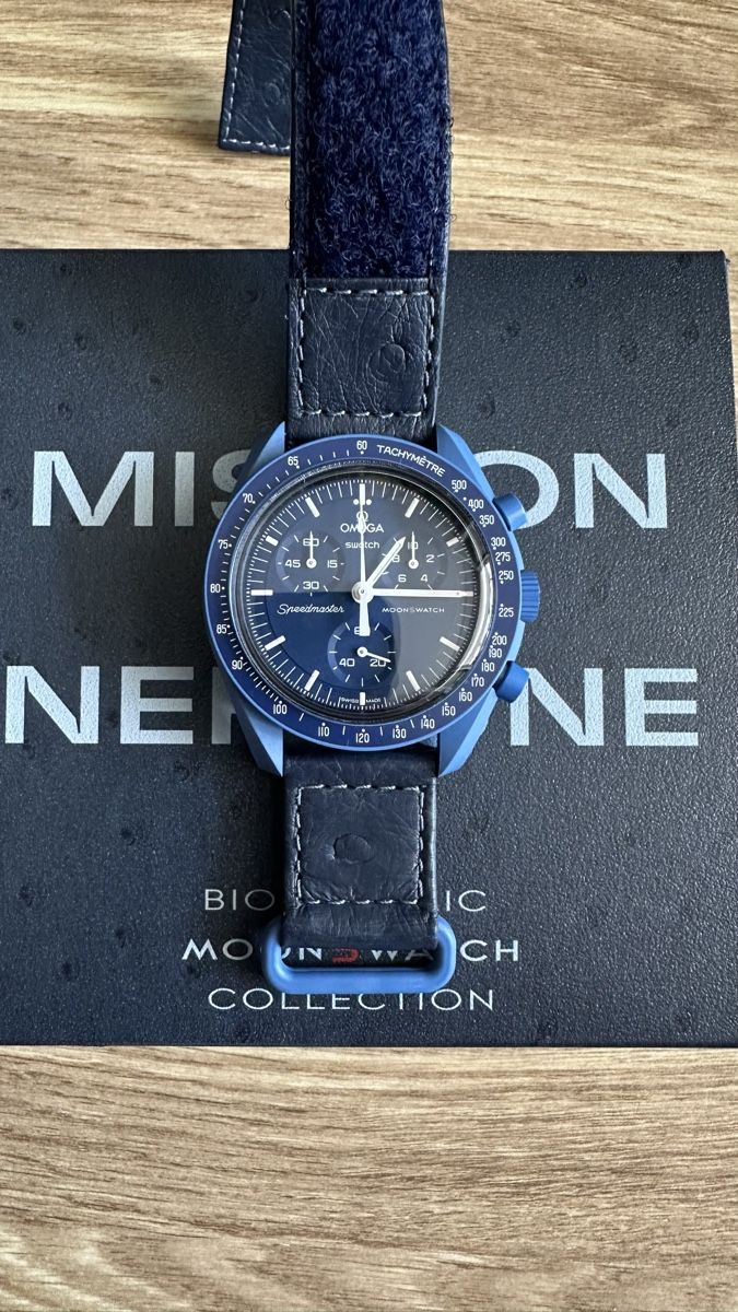 Swatch Orologi: Moonswatch "Mission to Neptune Ostrich" neuve. – Nuovo e nell'imballaggio originale da Rudolfstetten venduto da Bibifric 2
