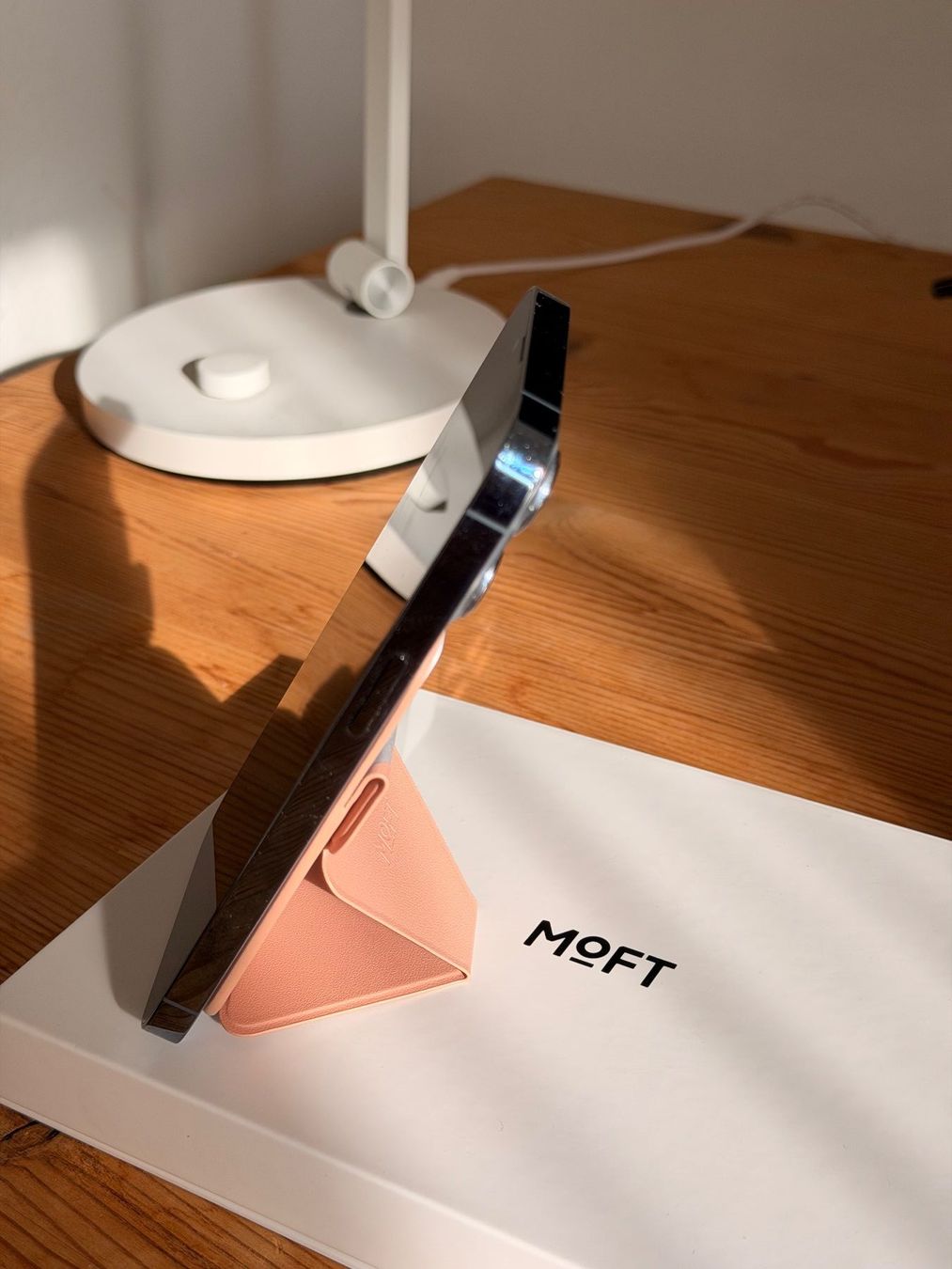 Altro in Decorazioni & Accessori: Support magnétique MOFT SNAP STAND&WALLET rose – Nuovo e nell'imballaggio originale da Delémont venduto da sem.ch 2