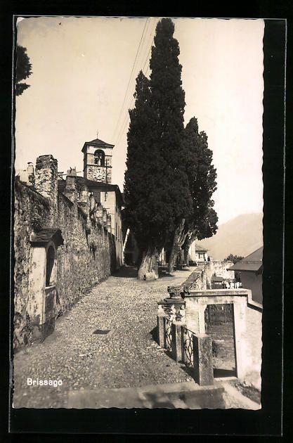 Cartoline postali: AK Brissago, Strassenpartie mit Kirche – Usato da Berlin venduto da bartko-reher