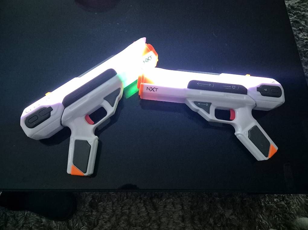 Spielzeuge: Pistolets de laser game  – Gebraucht aus Epalinges von Rsellig