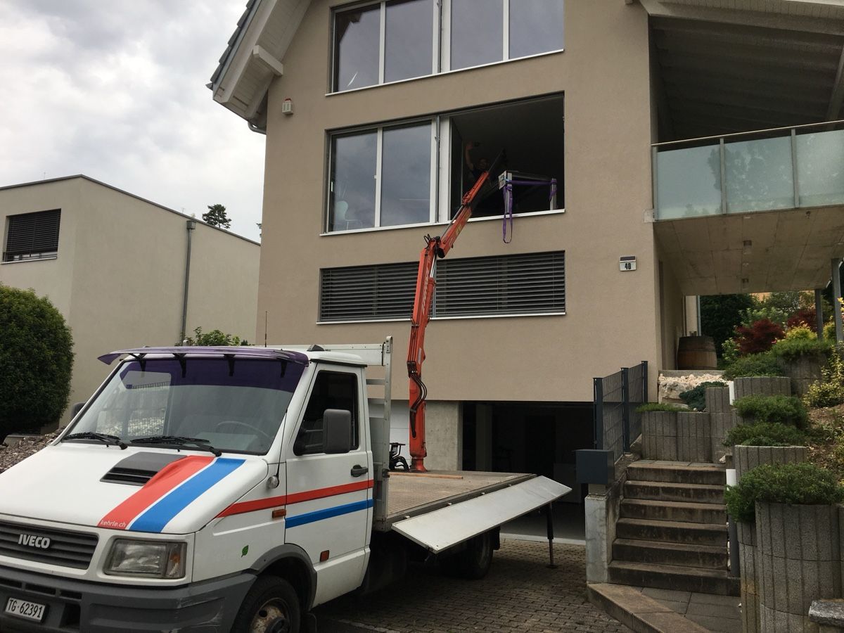 Iveco Veicoli commerciali: Iveco Daily 35.10 mit Kran – Usato da Niederbüren venduto da 4G93